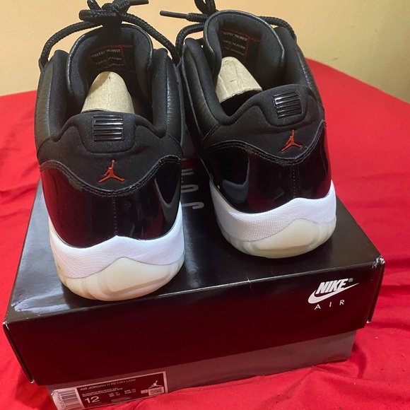 only wore once pretty much brand new box is a little damaged 9/10 - Picture 3 of 5